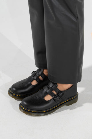 scarpe nero martens di tendenza